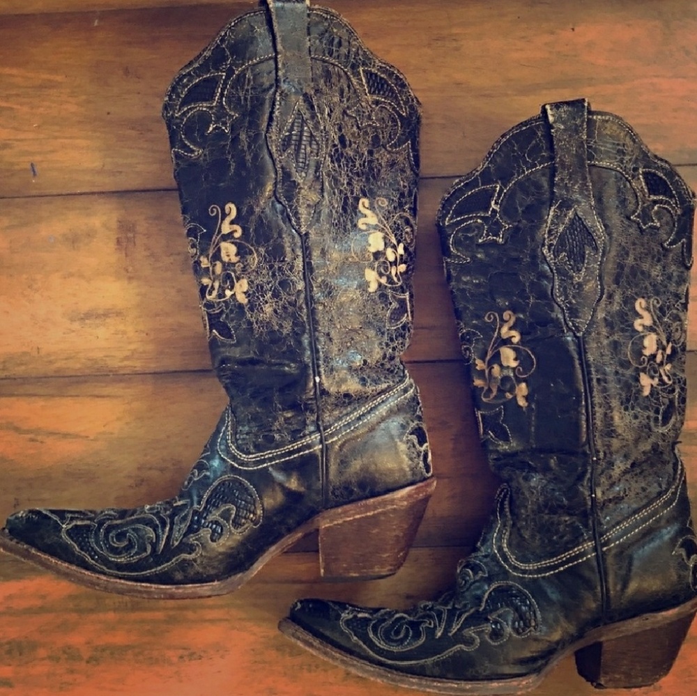 Corral boots